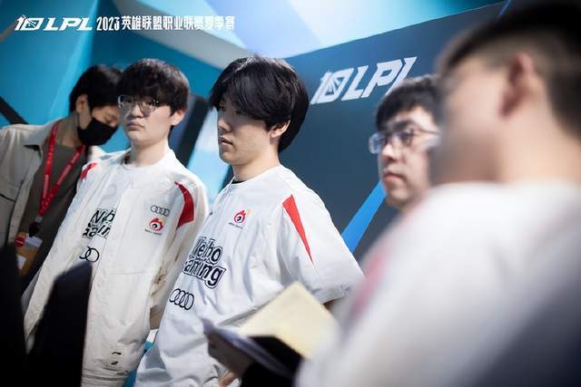 因球员红牌 因球员红牌